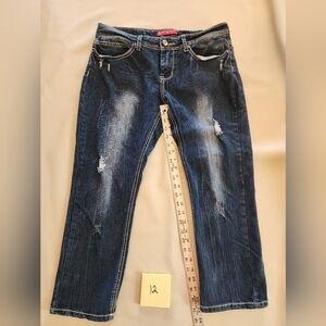 Red Rivit Sz 15 32x23 Capri Distressed Women Jeans